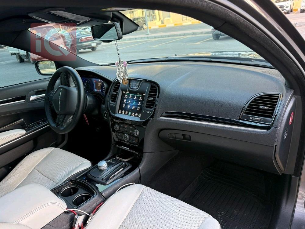 کرایسلەر 300